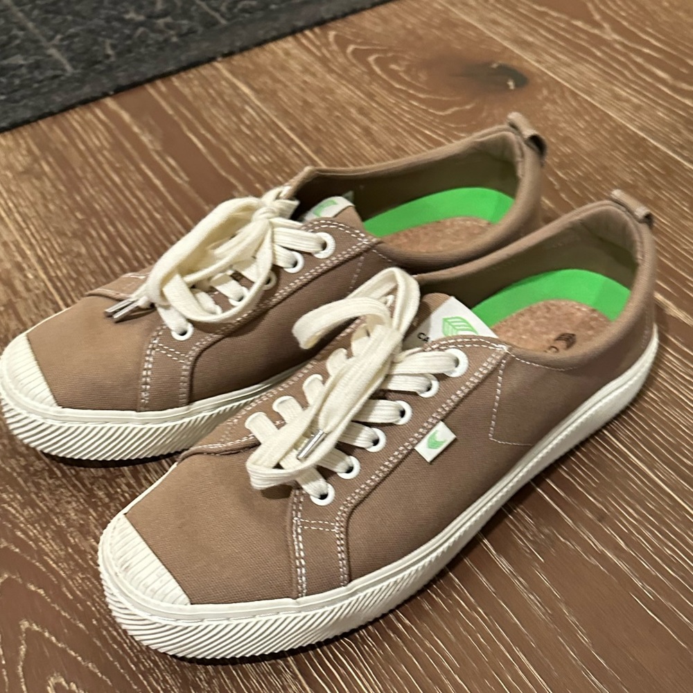 Cariuma OCA Low - Barely worn